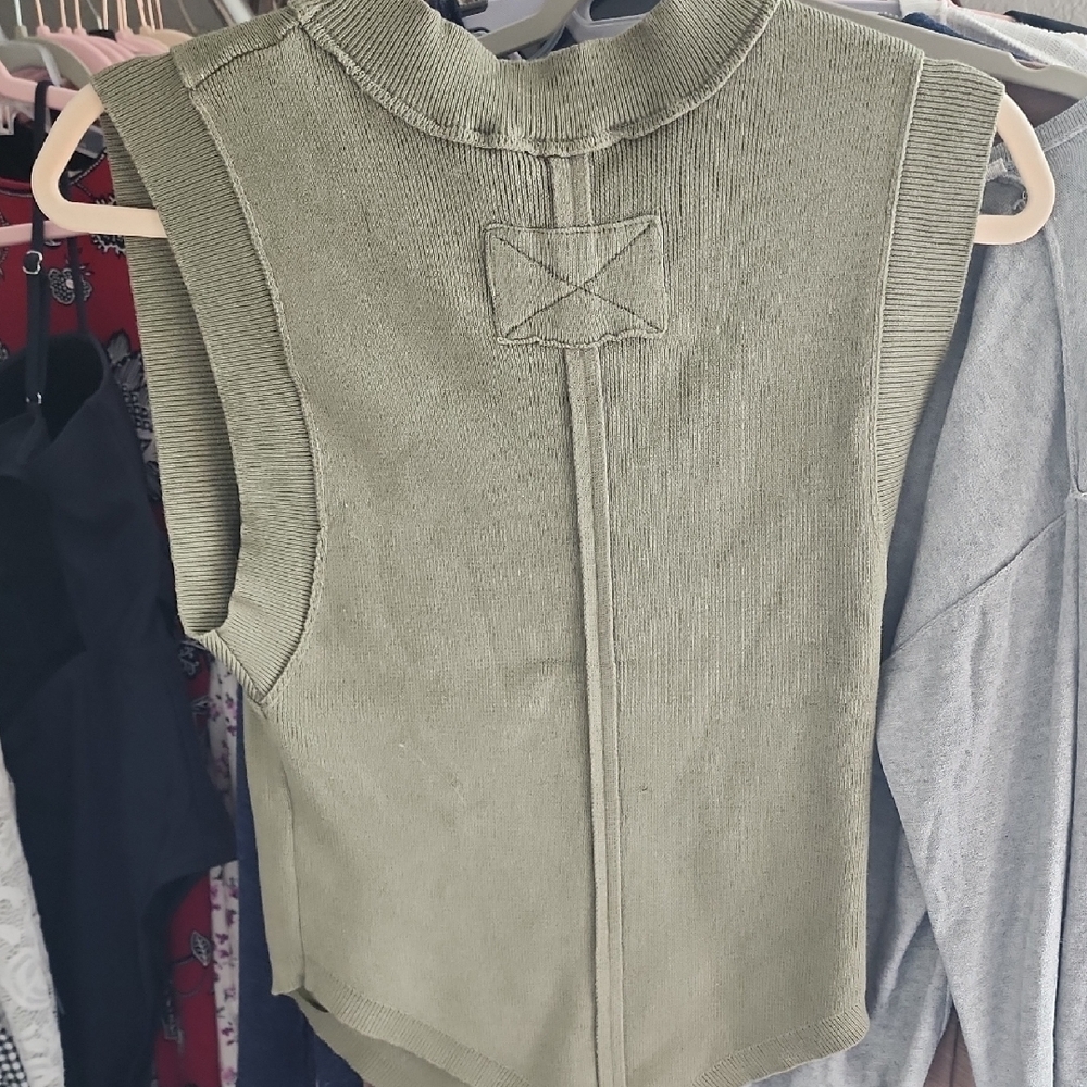 Eesome Khaki Sleeveless Muscle Tee - Picture 3 of 3